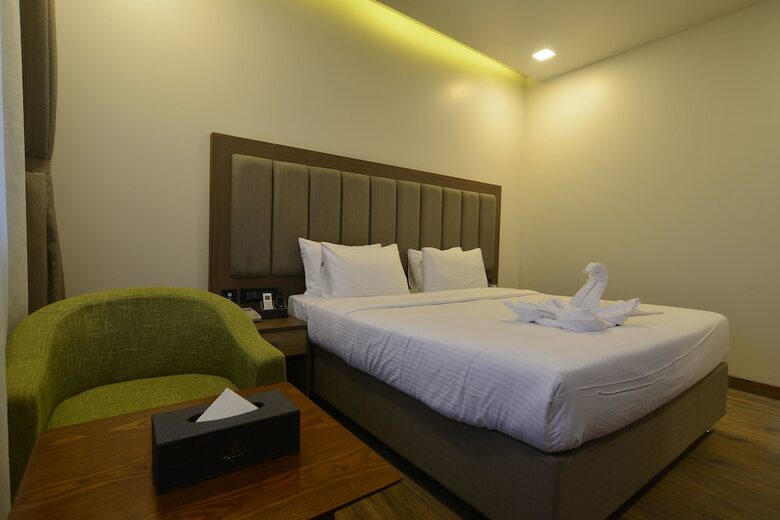 Hotel Jhankar Palace
