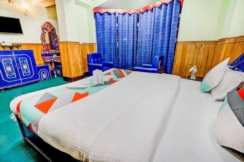 Fabhotel Snow Lion