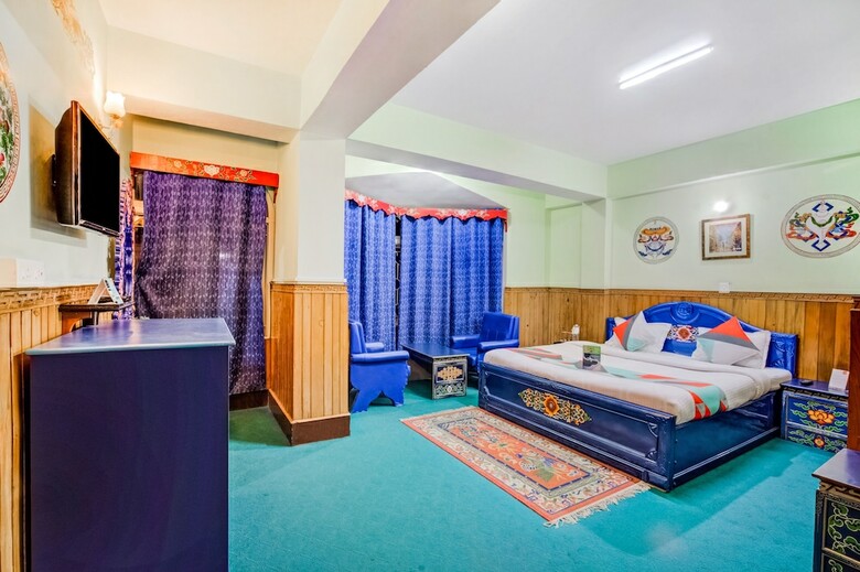 Fabhotel Snow Lion