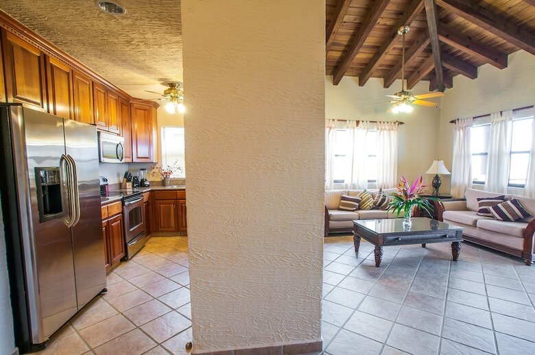 Aparthotel Clarion Suites Roatan At Pineapple Villas