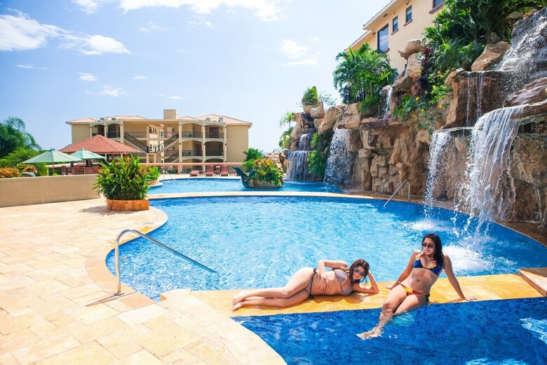 Aparthotel Clarion Suites Roatan At Pineapple Villas