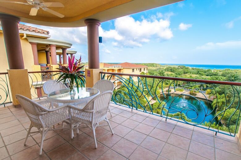 Aparthotel Clarion Suites Roatan At Pineapple Villas