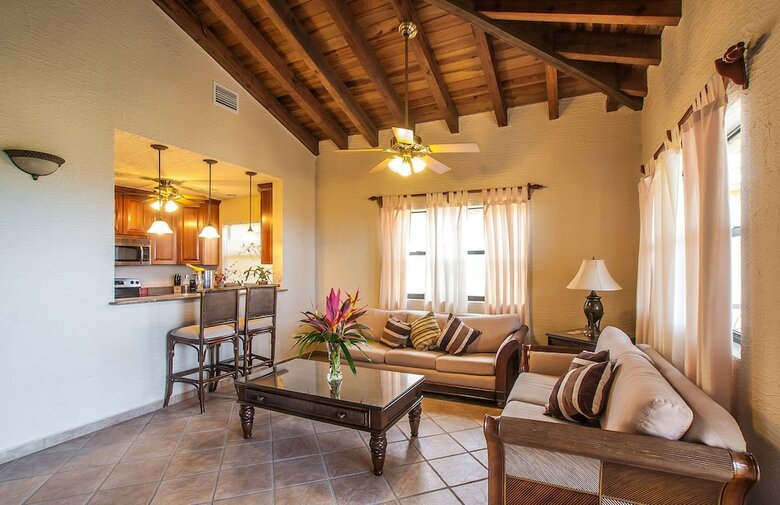 Aparthotel Clarion Suites Roatan At Pineapple Villas