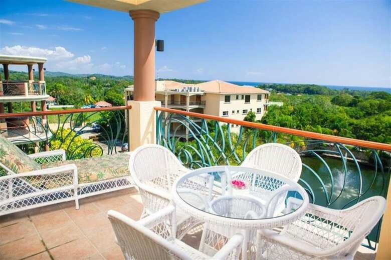Aparthotel Clarion Suites Roatan At Pineapple Villas