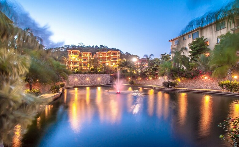 Aparthotel Clarion Suites Roatan At Pineapple Villas