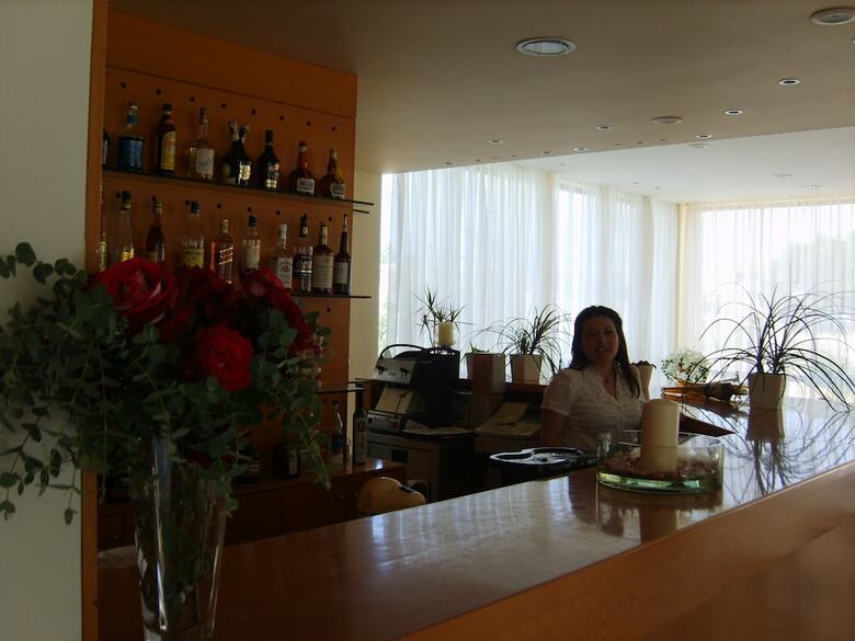 Yakinthos Hotel