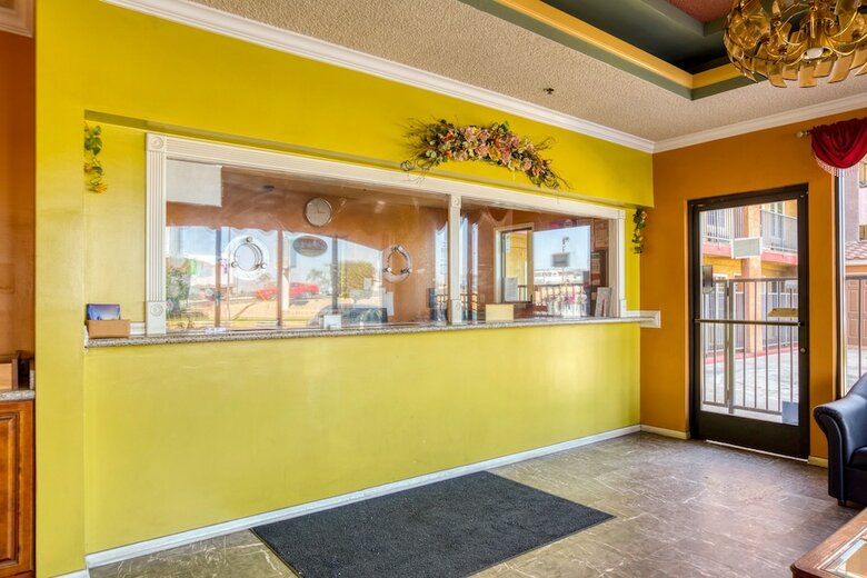 Motel Passport Inn & Suites