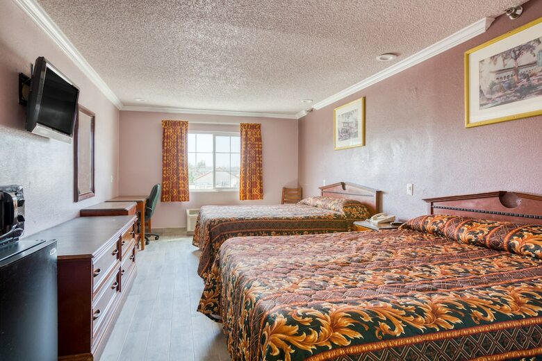 Motel Passport Inn & Suites