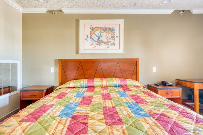 Motel Passport Inn & Suites