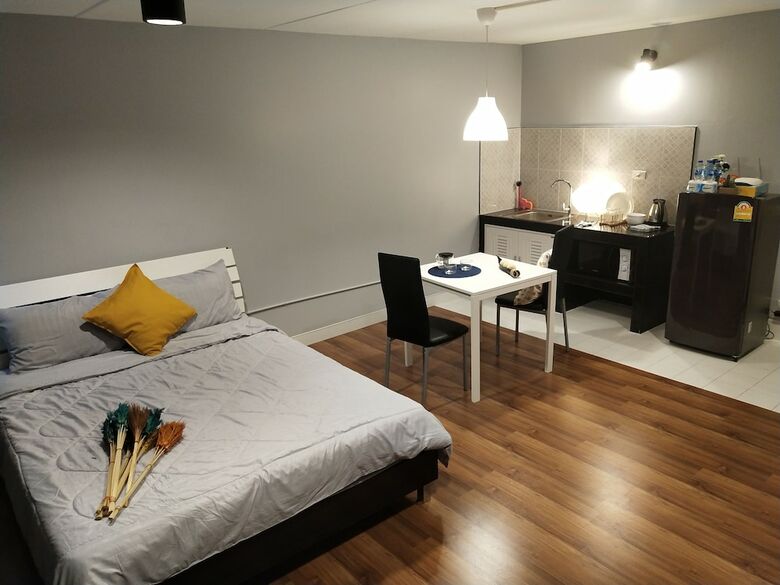 Hotel Bangkok Impact Popular Comdominium