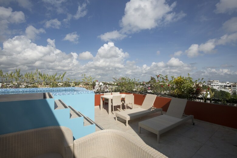 The City Condos By Playa Paradise