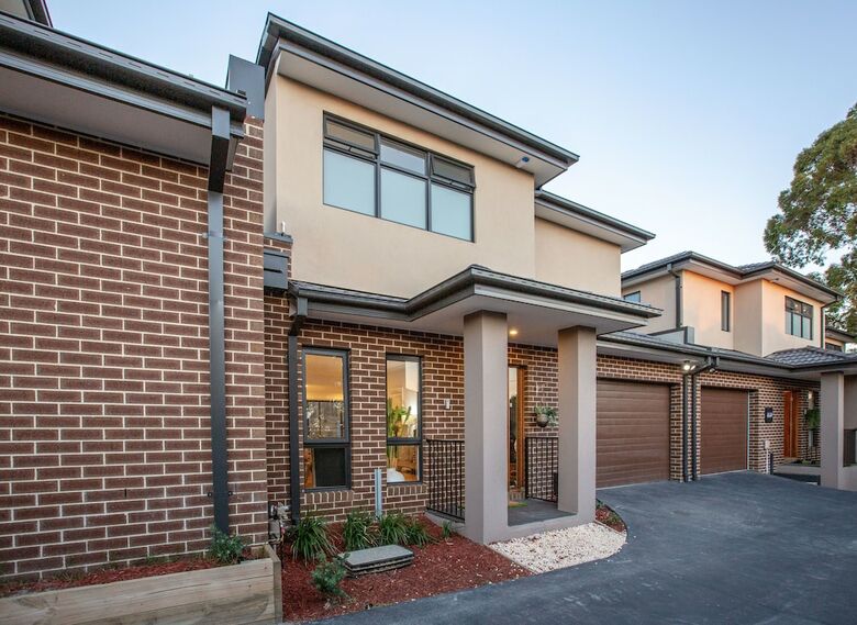 Aujoy 3 Bed Townhouse Burwood 3
