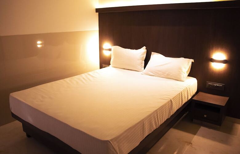 Hotel Monarch Express