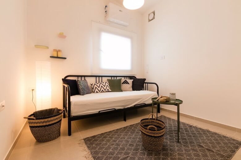 Apartamento Artsy Modern Bright Apt In Bat Yam