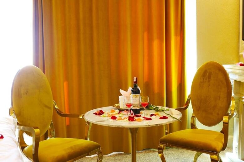 Elegance Hotel