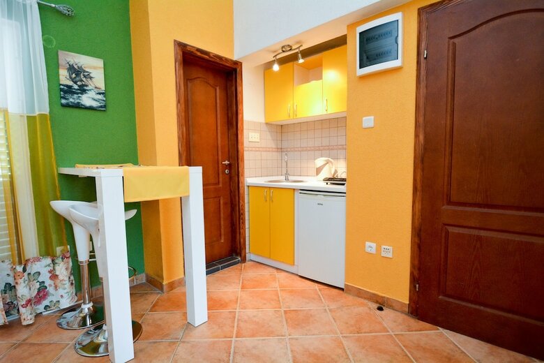Apartment House 91