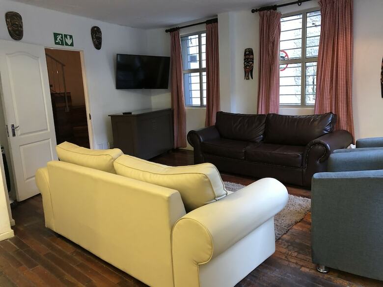 Bed & Breakfast Parliament Lodge