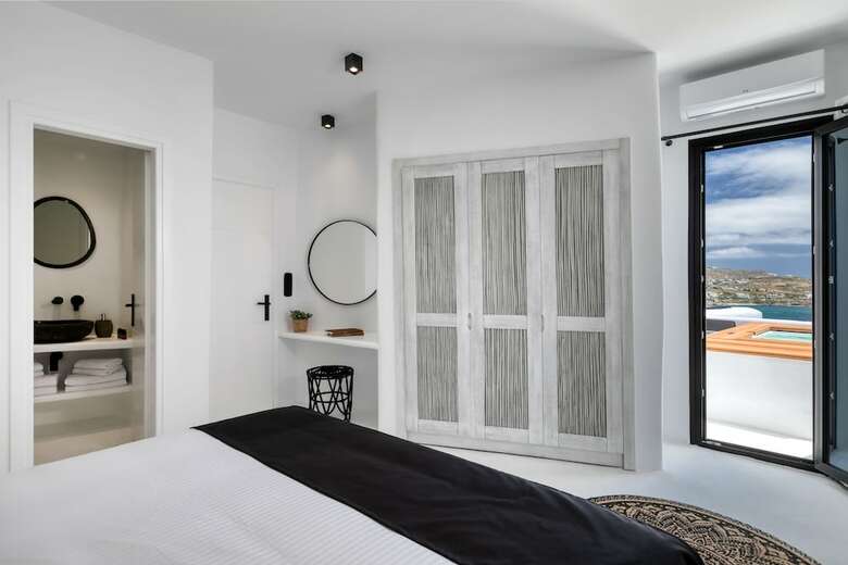 Psarou Black Villa