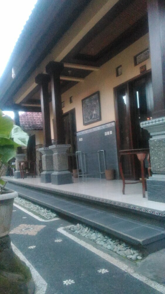 Bed & Breakfast Dewi Antara Homestay