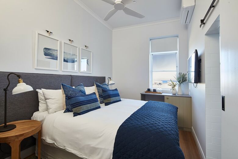 The Clovelly Hotel