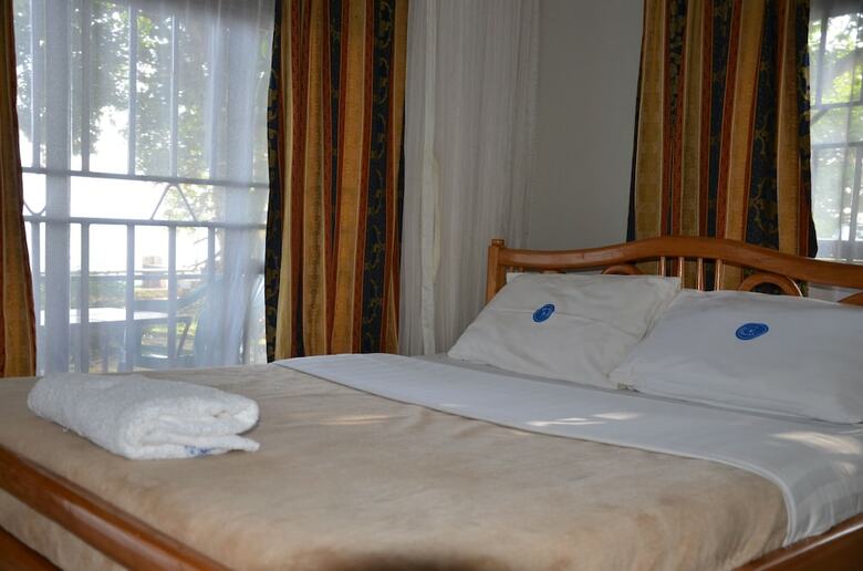 Hostal Ssese Islands Beach Hotel - Hostel