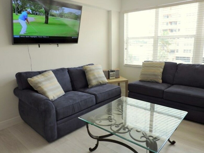Windwood Beachside 303 On Hollywood Beach 3/2 For 8 Pool