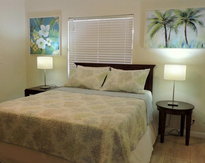 Change To: Private Beach 4/4.5 For 10 Heated Pool