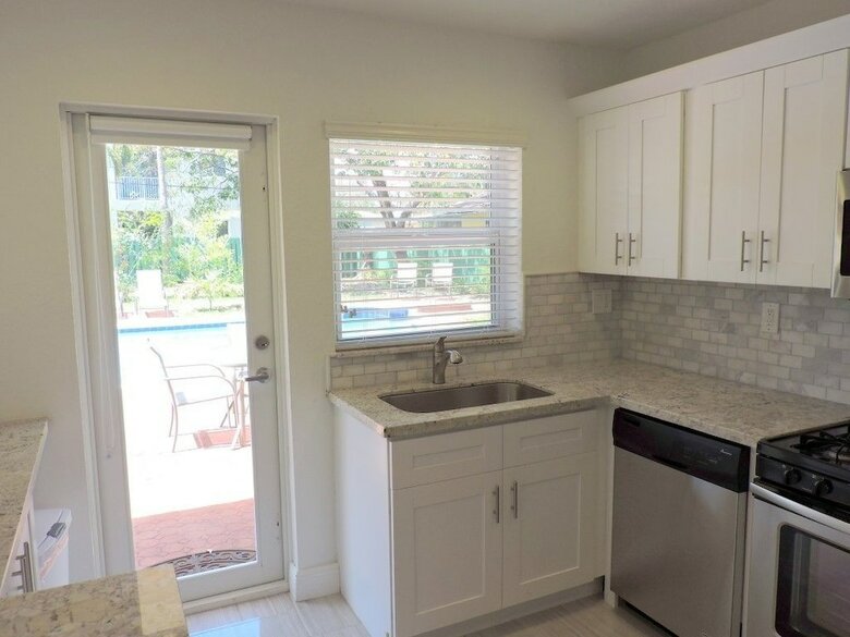 Tropical Breeze 6/6 For 16 Large Heated Pool