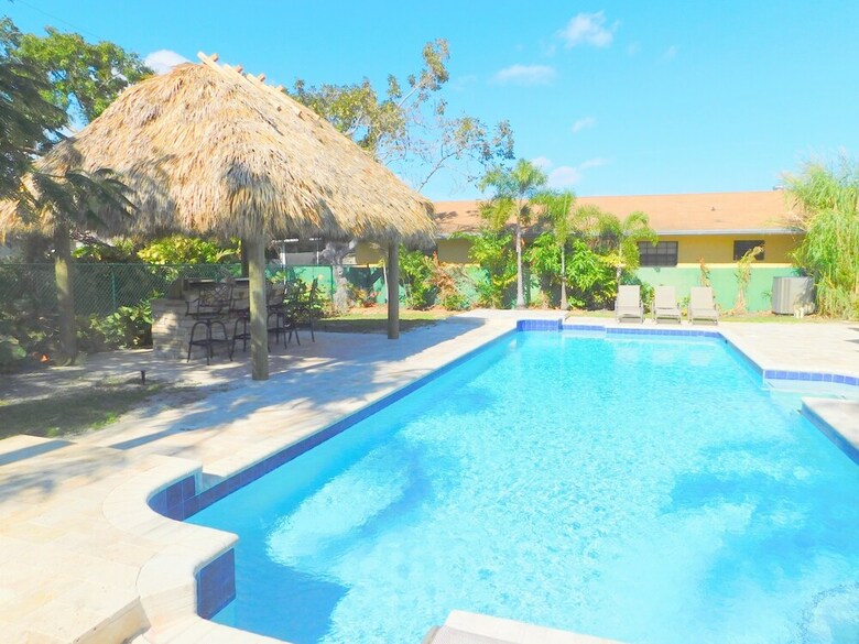 Tropical Breeze 6/6 For 16 Large Heated Pool
