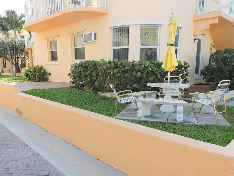 Ocean View Condo 1/1 For 4, Pool & Parking