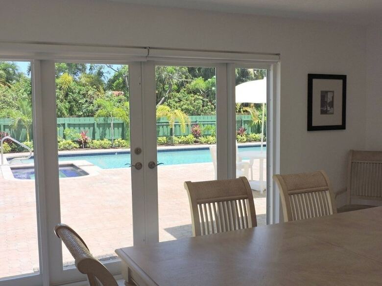 Casa Santa Barbara 5/3 For 10, Heated Pool