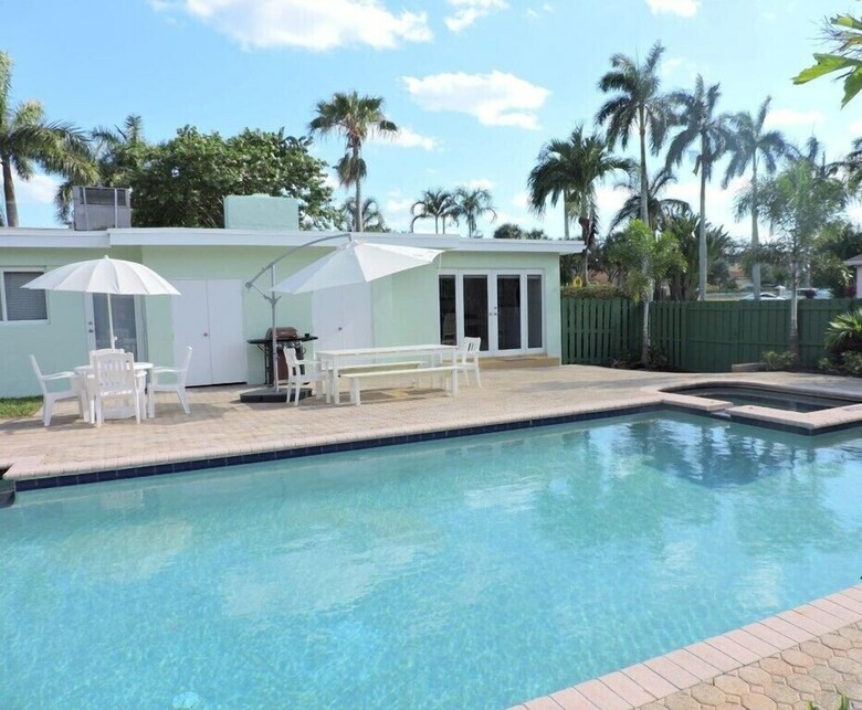 Casa Santa Barbara 5/3 For 10, Heated Pool