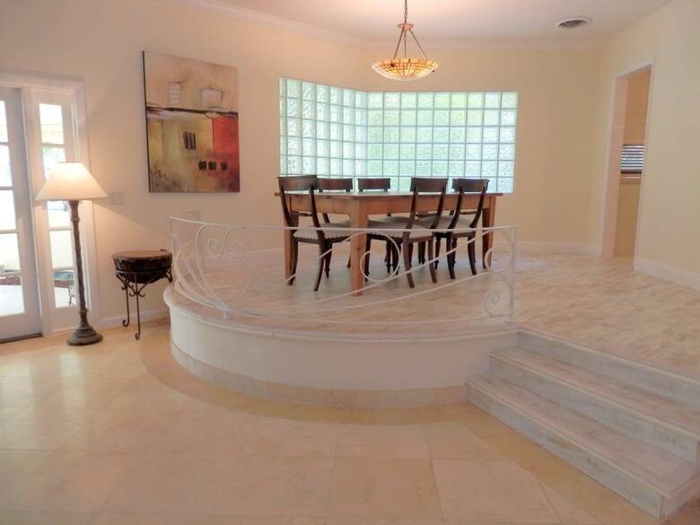 Stately Van Buren 3/2.5 For10 Guests Heated Pool