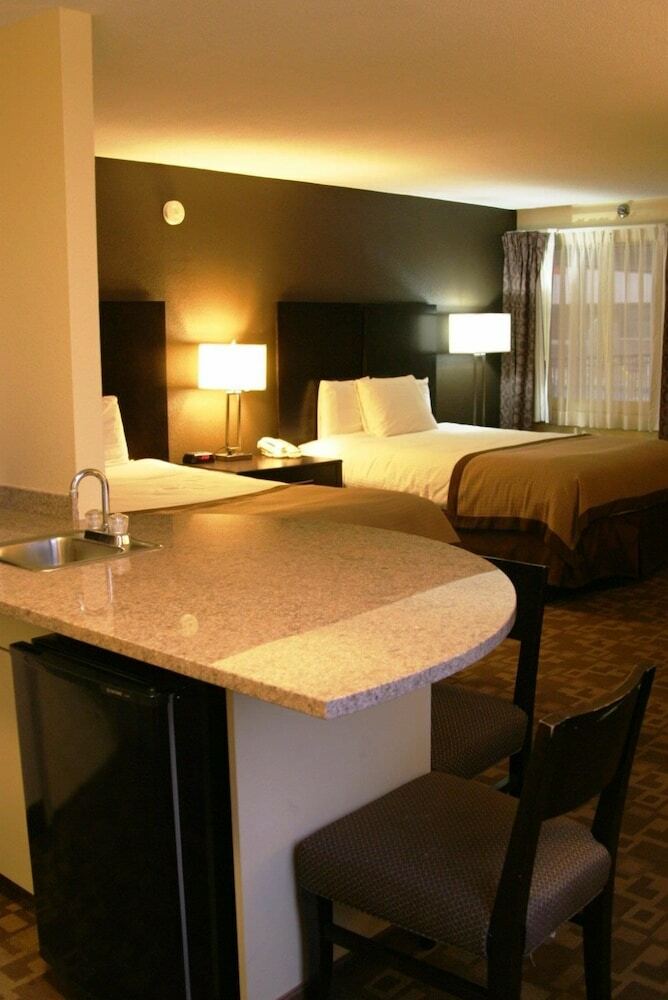 Apache Hotel