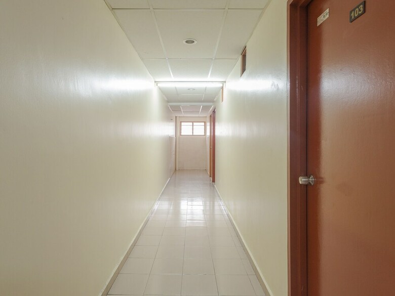 Oyo 796 Jr Hotel