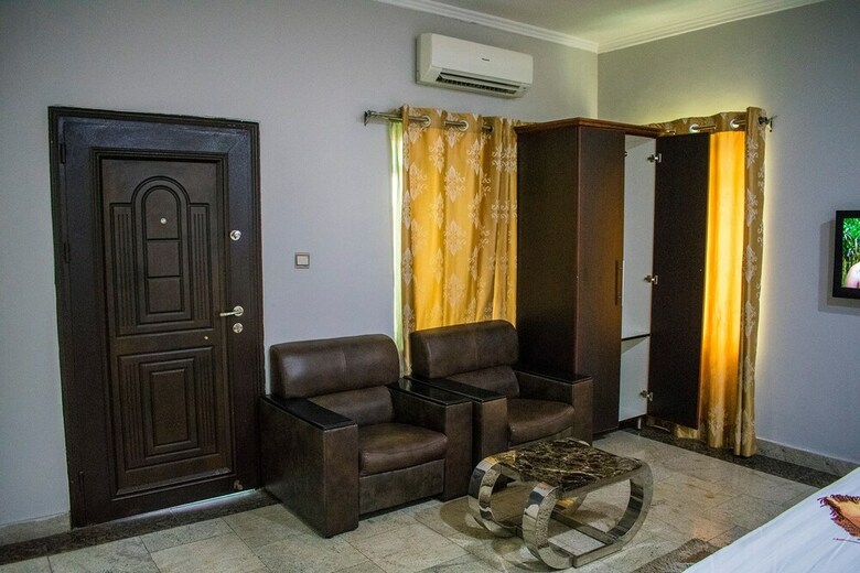 Hotel Kemas Suites
