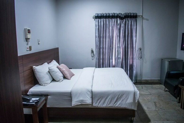 Hotel Kemas Suites
