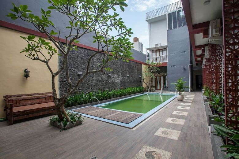 Hotel Reddoorz Premium @ Jalan Cengkeh
