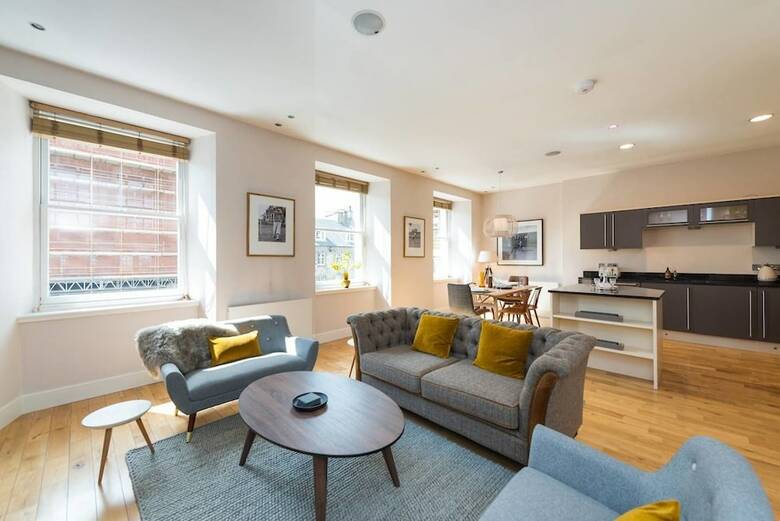 5-star Luxurious George Street Apartment