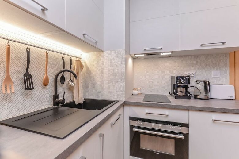 Apartamentos Fm Deluxe Studio With Balcony - The Spot