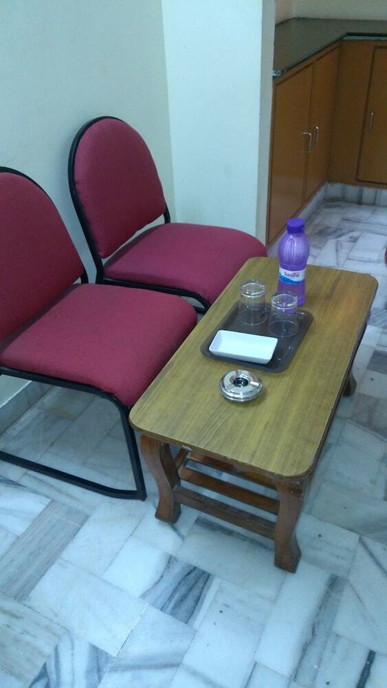 Hotel Iroomz Krishna Grand Inn