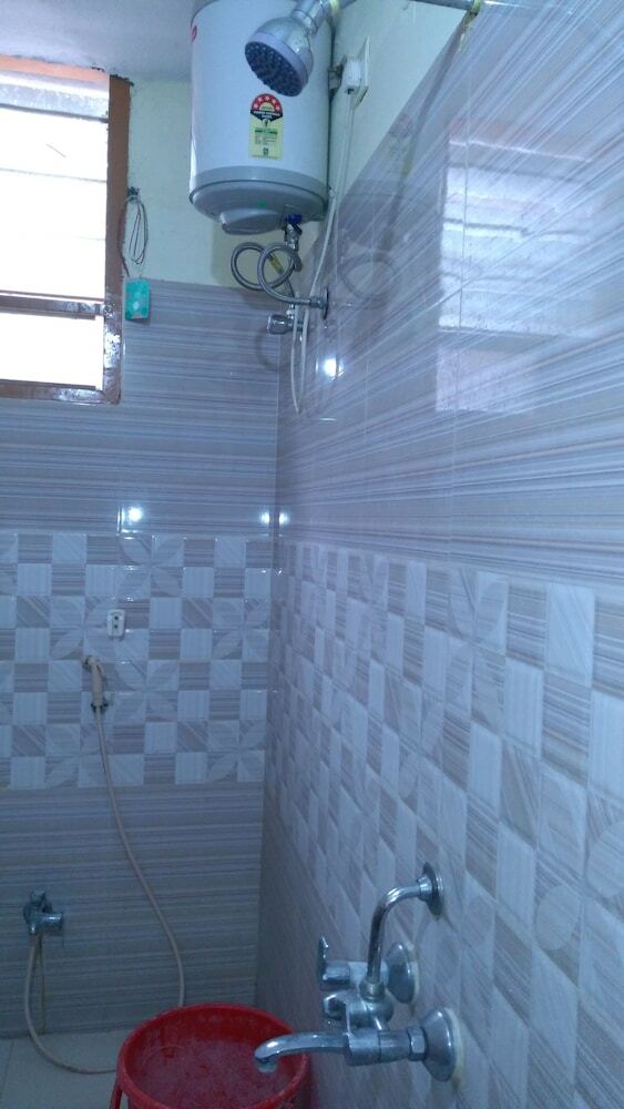 Hotel Iroomz Krishna Grand Inn