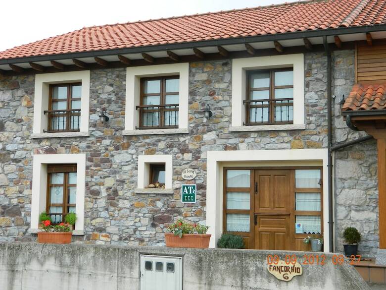 Apartamentos La Llosa Rodr�