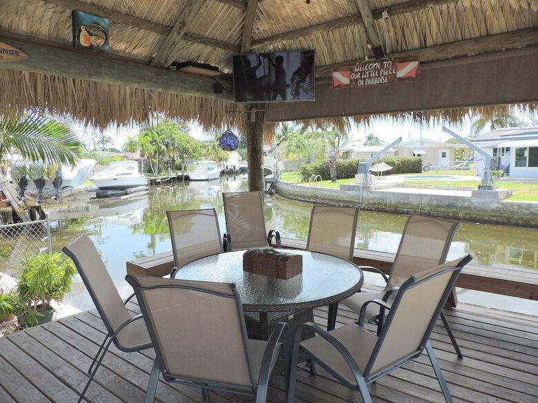 Pelican Landing 4/3 For 10 Pool, Waterfront