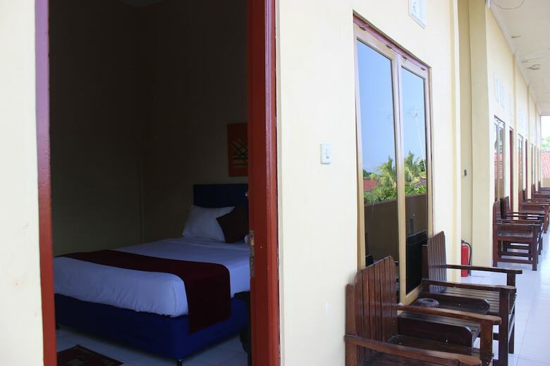 Bed & Breakfast Hotel Dewi Warsiki