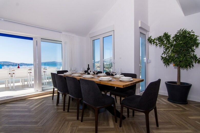 Seafront Luxury Apartments Fun
