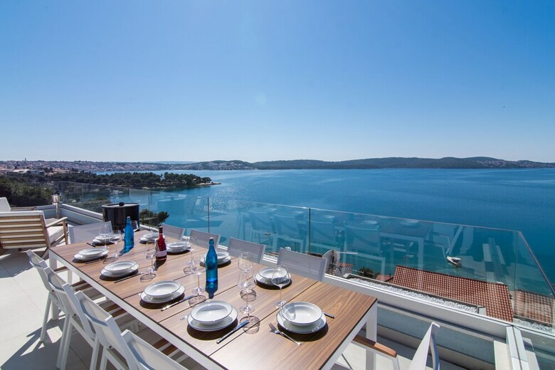 Seafront Luxury Apartments Fun