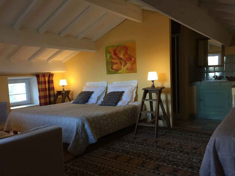 Hotel Les Aigui�res En Provence