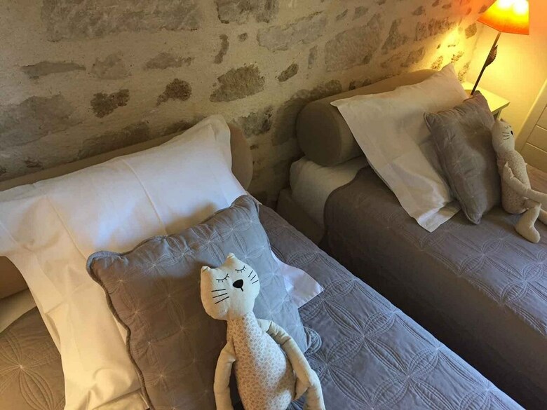 Hotel Les Aigui�res En Provence