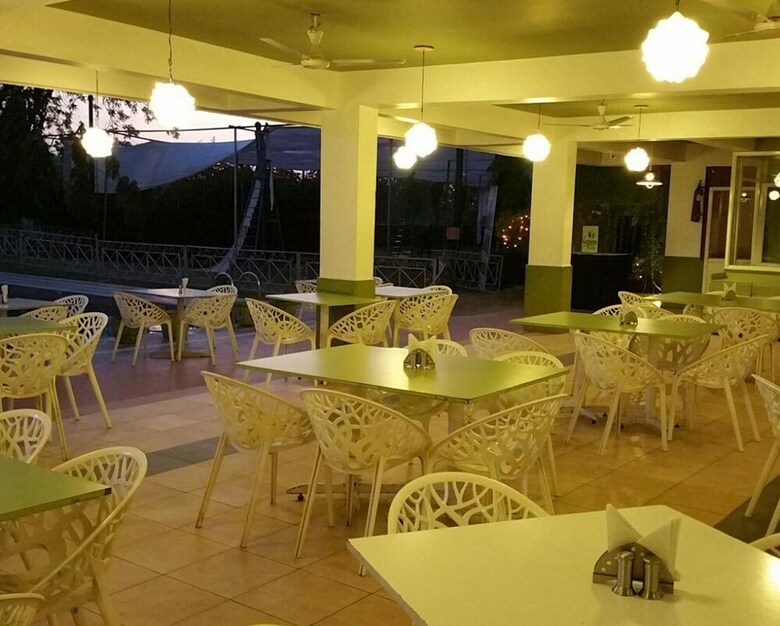 Hotel Whistling Meadows Resort